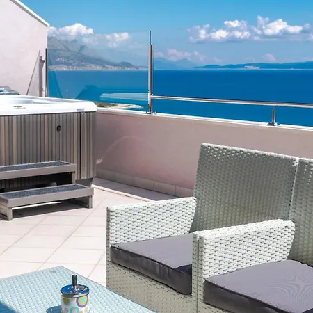 Penthouse With Terrace And Hot Tub - Ivan Split