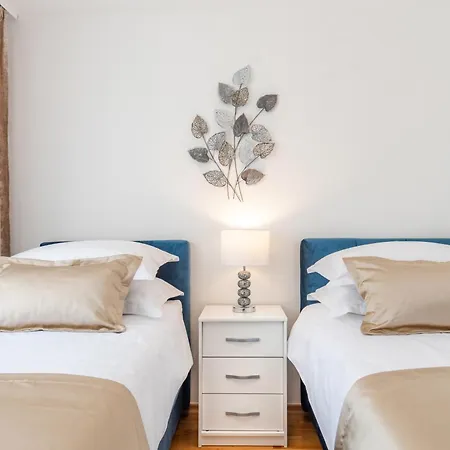 Penthouse With Terrace And Hot Tub - Ivan Split