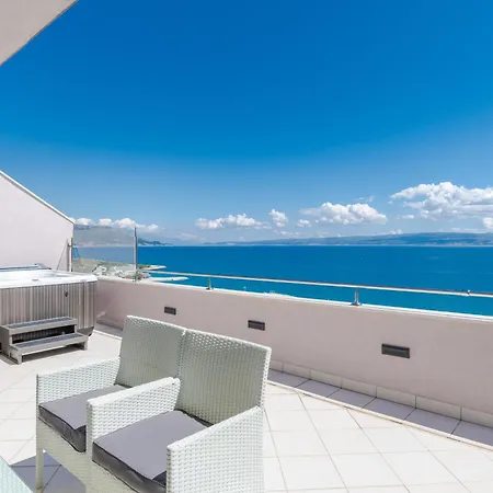 Penthouse With Terrace And Hot Tub - Ivan Apartman