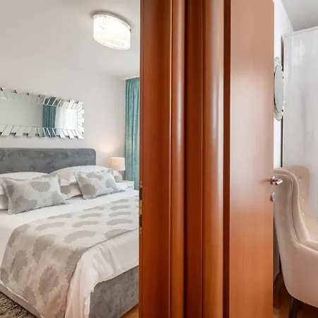 Penthouse With Terrace And Hot Tub - Ivan Apartman Split